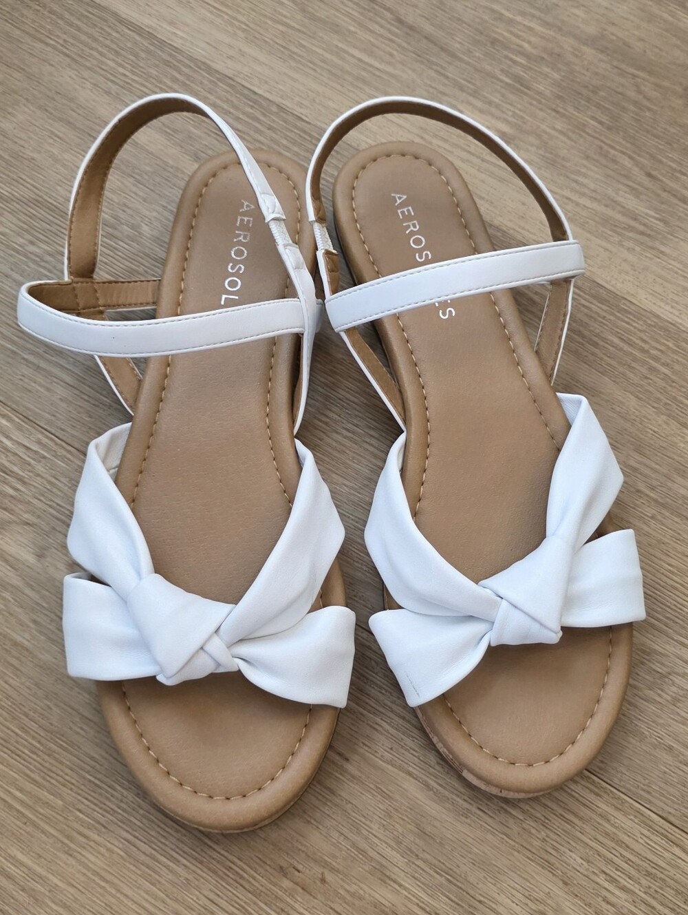 AEROSOLES Dover White Knot-Front Slingback Sandals with Tan Footbed